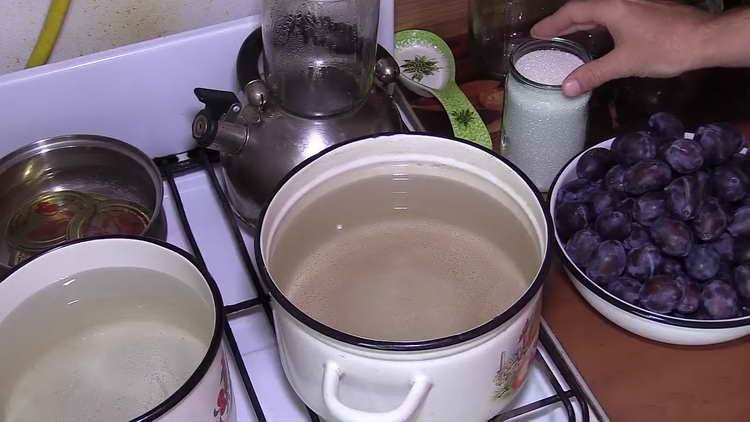 wash the plums thoroughly