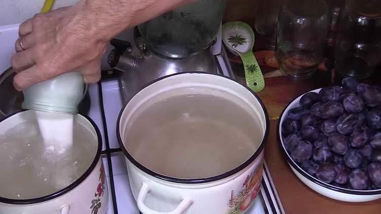 pour sugar into the water