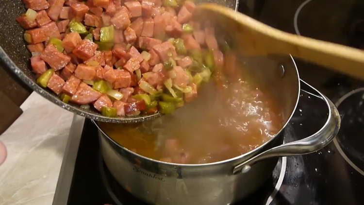 send vegetables to the pan