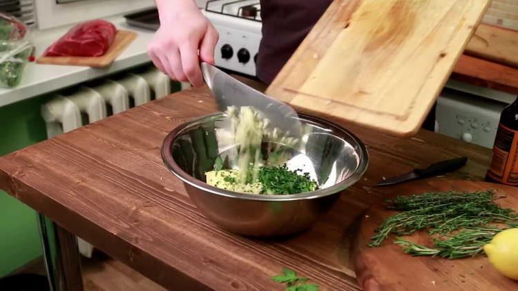 add garlic to the oil