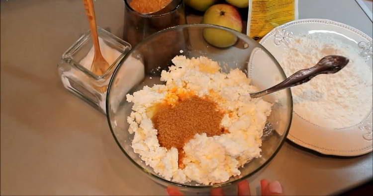 mix cottage cheese and cinnamon