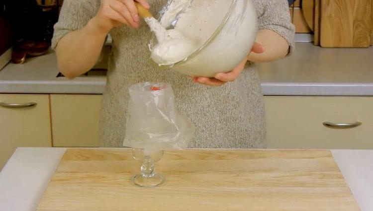 prepare a pastry bag