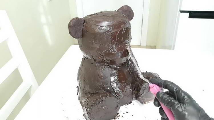 we smear a muzzle with a ganache
