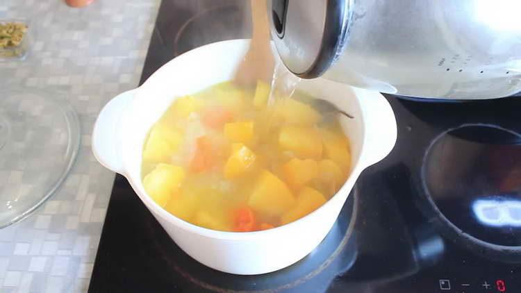 pour boiling water into a pumpkin