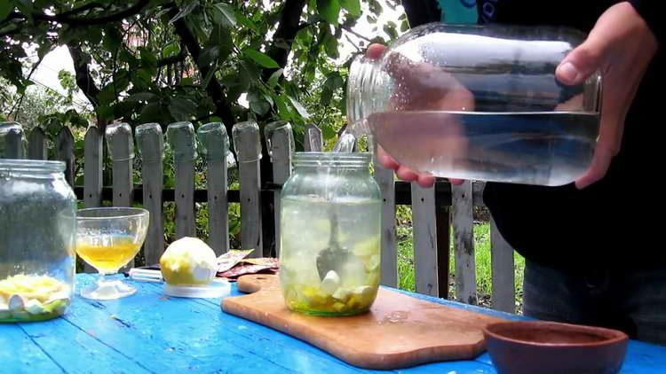 fill the jar with vodka