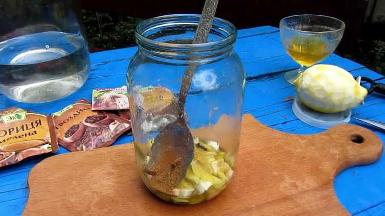 put horseradish and spices