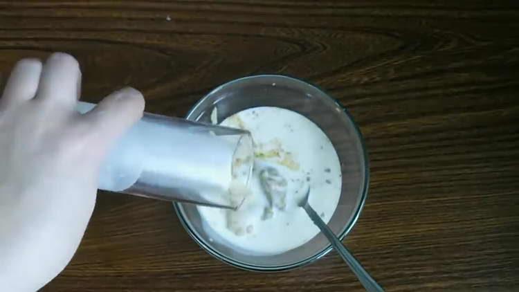 pour cream into spices