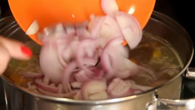 send the onion to the pan