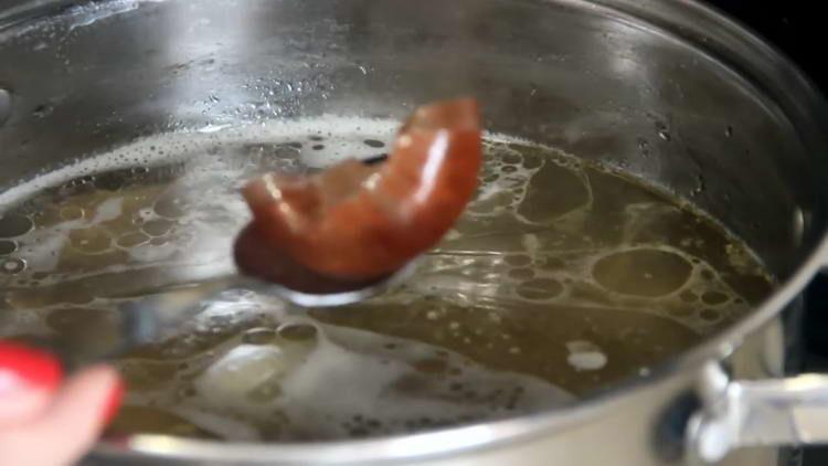 take onion from the broth