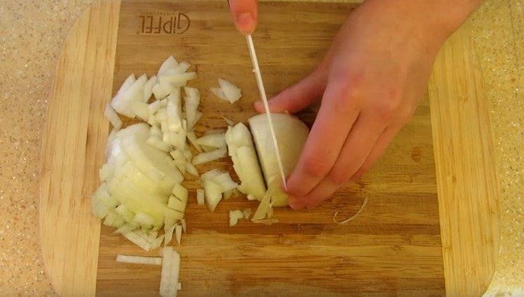 Finely chop the onion.