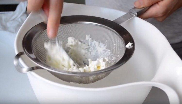Rub the cottage cheese through a sieve.