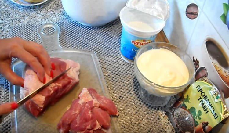 Cut the meat into pieces.