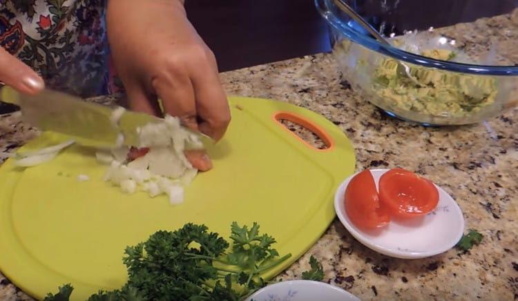 Finely chop the onion.