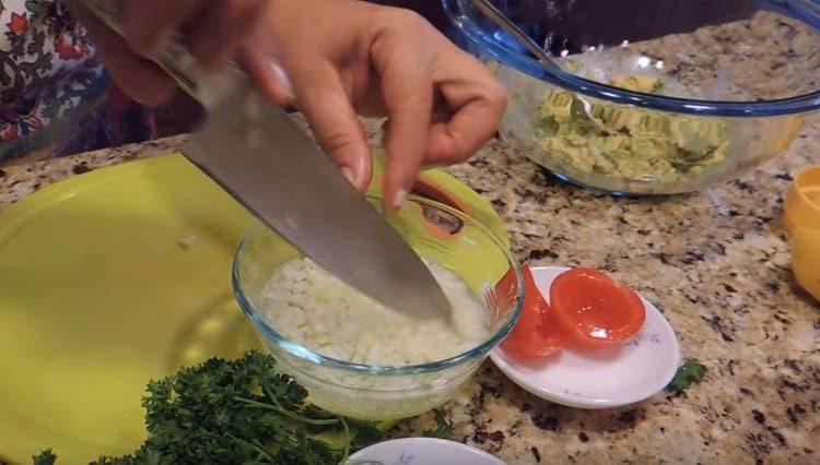 Put the onion in a bowl of water.