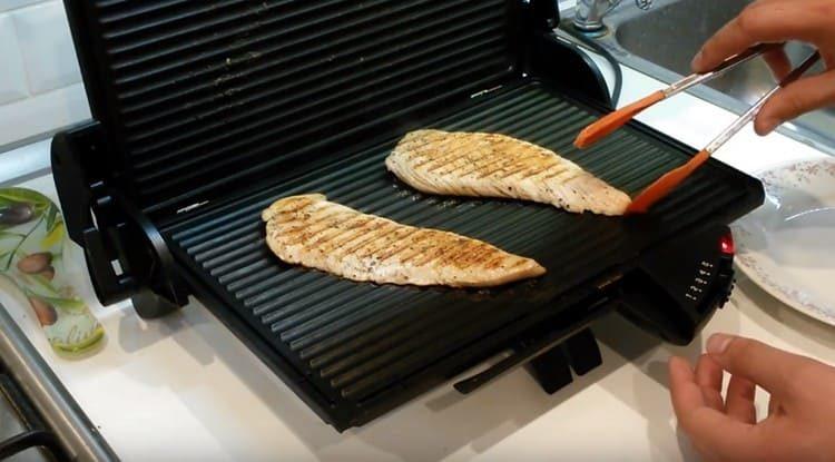 Grilled turkey in soy sauce is cooked very quickly.