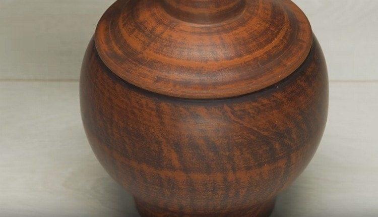 Cover the pots with lids and put in the oven.