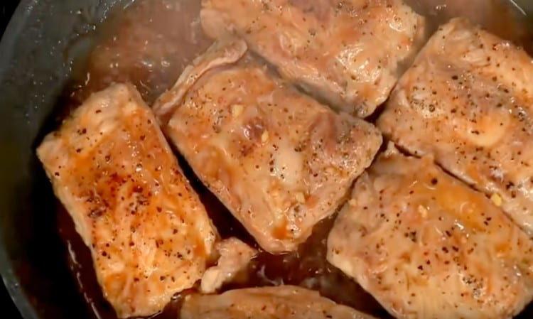 From time to time we turn the ribs in a pan.