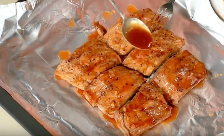 Pour ribs with marinade.