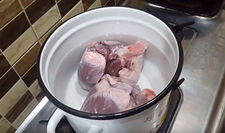 Put the hearts in the pan. fill with water and put on the stove.