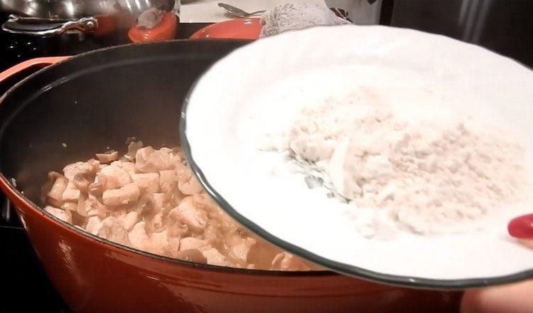 To thicken the sauce, add a little flour to it.