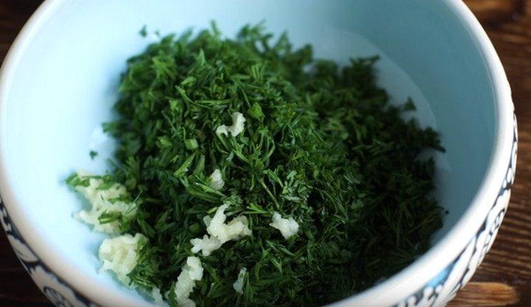 Add garlic passed through the press to dill.