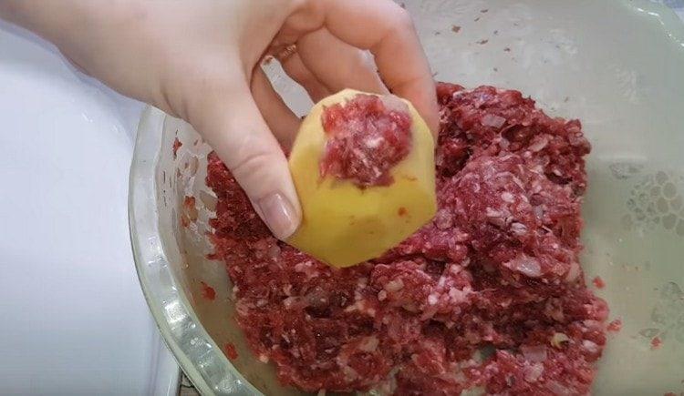 we stuff potatoes with meat mass.