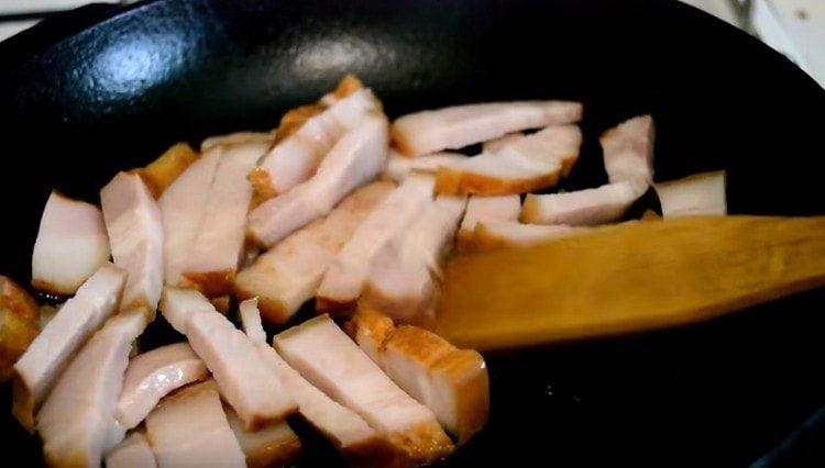 Fry the brisket in a dry pan.