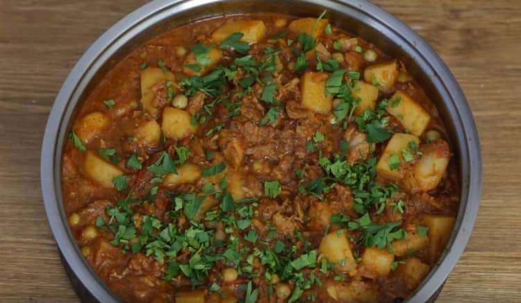 The finished dish can be sprinkled with chopped herbs.