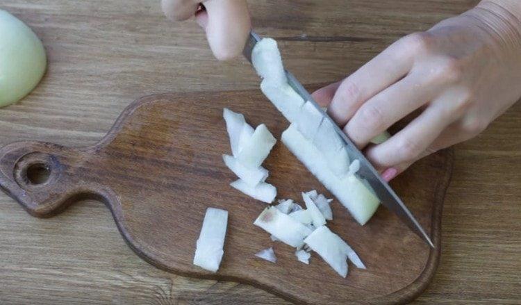 Finely chop the onion.