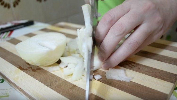 Finely chop the onion.