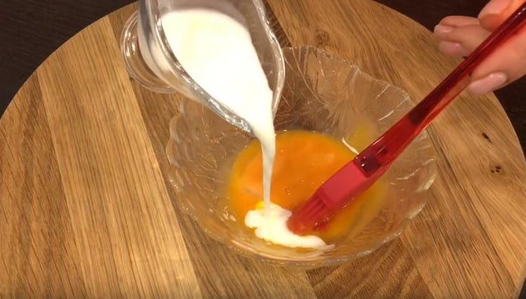 Mix the egg yolk with milk.