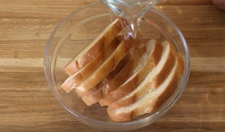 First you need to soak the loaf in water.