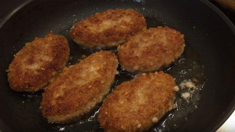 Cutlets in breadcrumbs are very tasty.