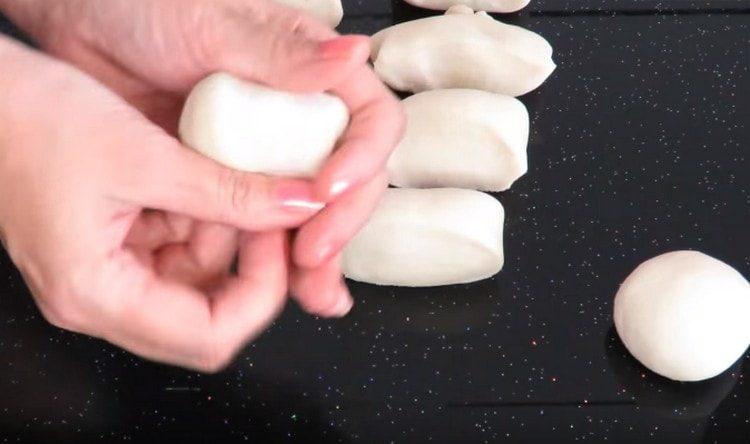 Roll the dough into a roller and divide into portions.