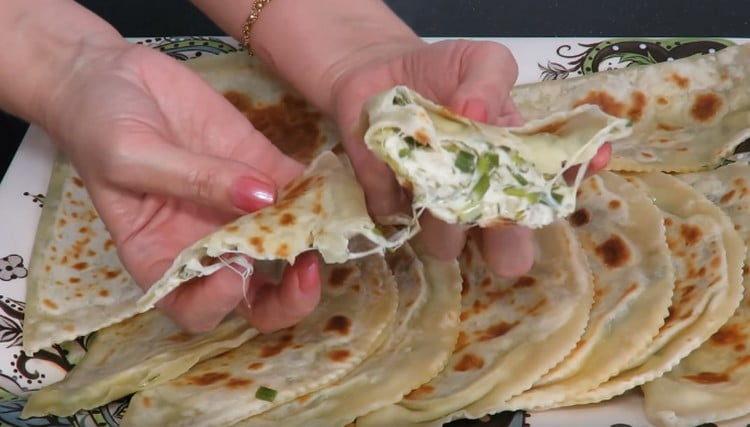 Kutaby with cheese are ready.