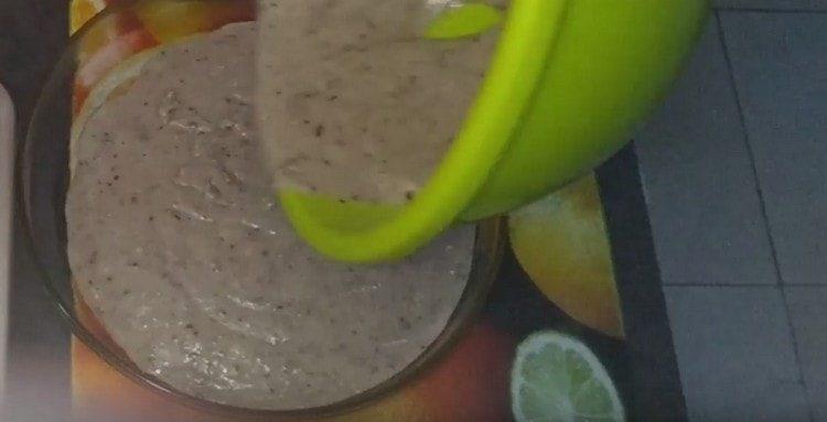 Pour the finished dough into a greased mold.