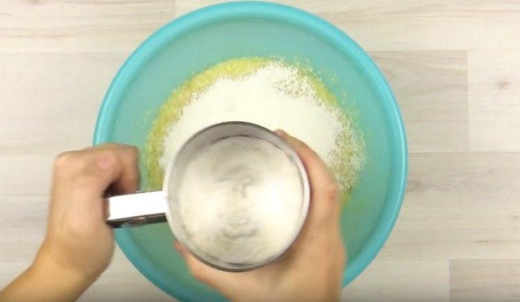 Sift the flour and knead the dough.