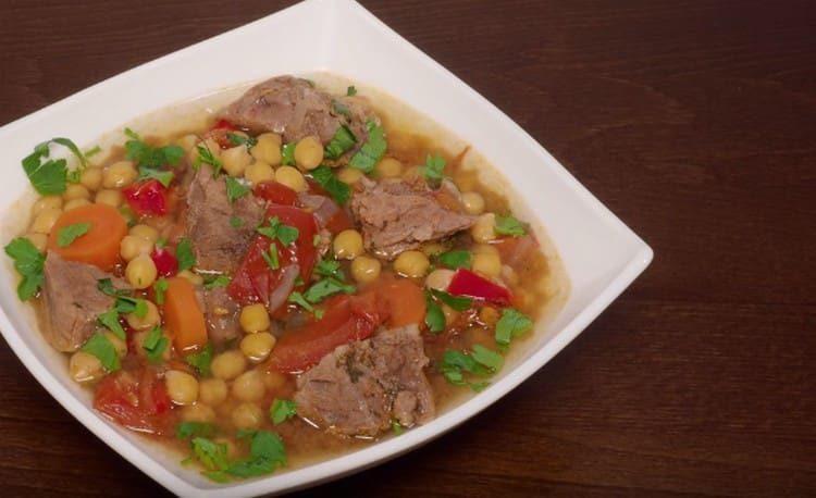 Chickpeas in a slow cooker, as you can see, are easy to cook.