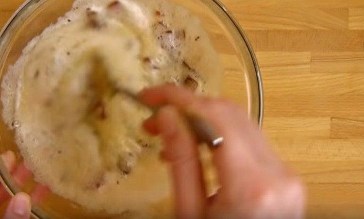 Beat one egg separately and add to jam.