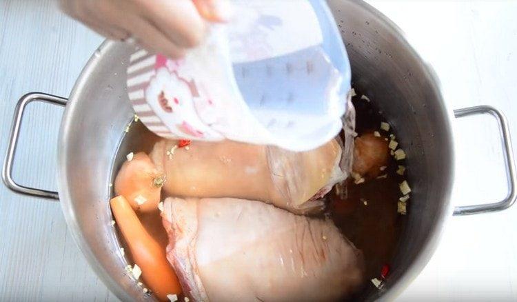 Add water and put the knuckle to cook.