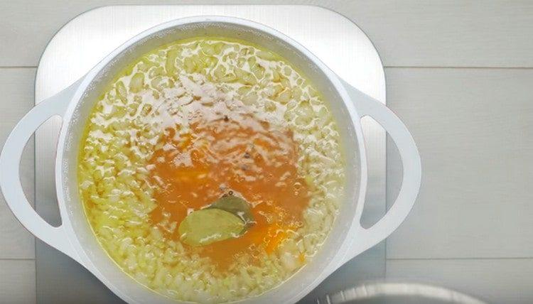 Add peas and bay leaves to the broth.