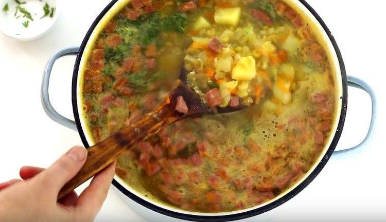 Fragrant pea soup with smoked sausage is ready.