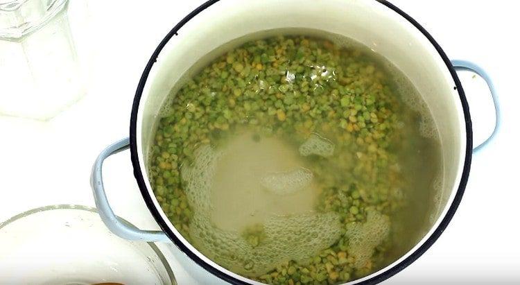 Put the peas in a pan, fill with water and set to cook.