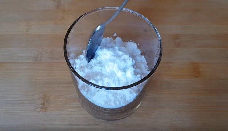 Mix flour with starch.