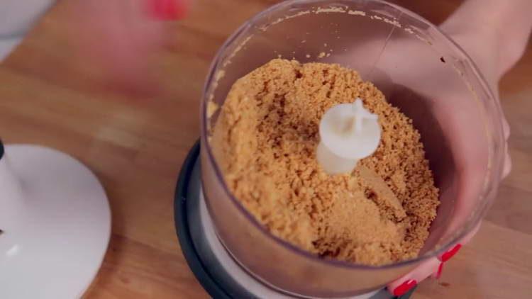 grind peanuts in a blender