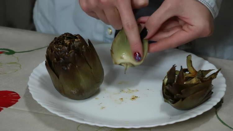 eat the bottom of the artichoke