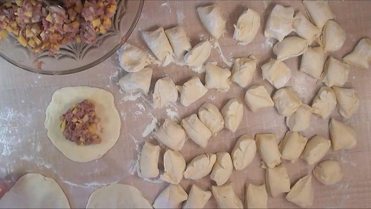 put the filling on the dough