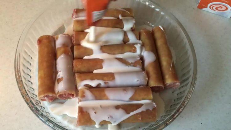 fill the dish with cream