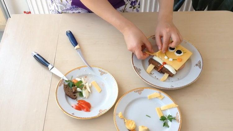 prepare all the details of the sandwich