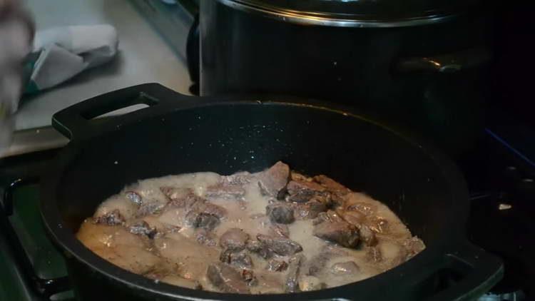 pour vodka into beef